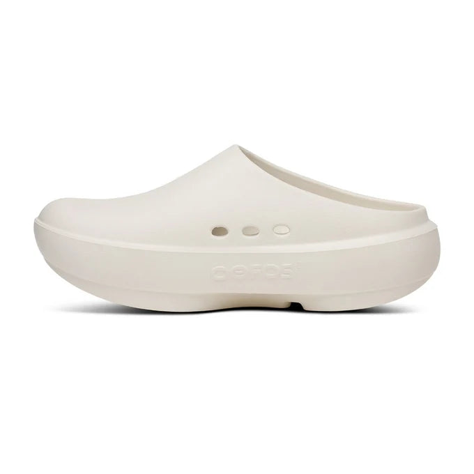 Oofos OOcloog Plus Chalk, back heel view - Run Vault